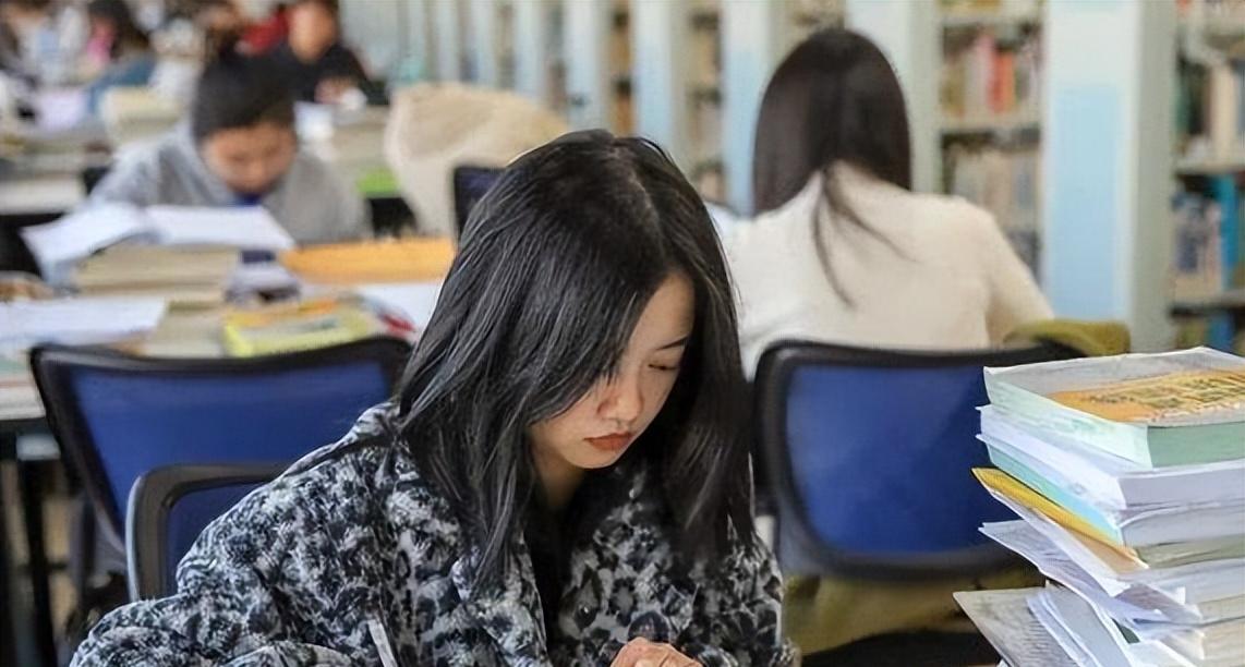 神魔大陆|陪读母亲坦言：如果可以重来，不会同意女儿考研，一番话引起共鸣