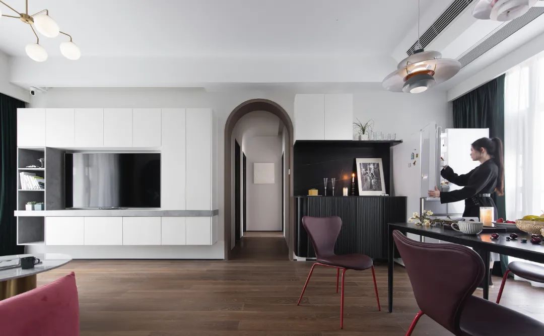 模数整装~国潮新家丨125㎡轻奢三居,大胆撞色+多功能套房