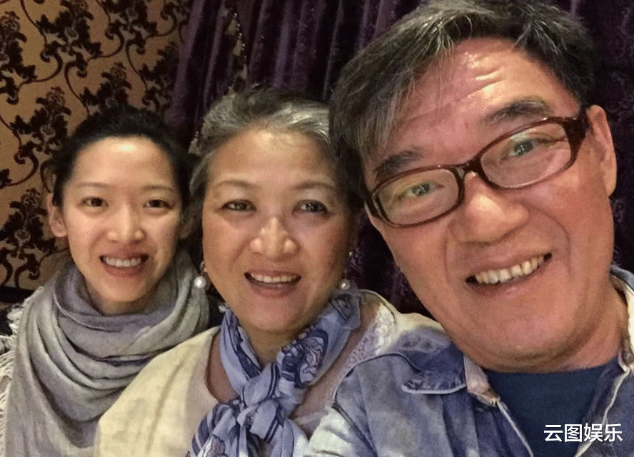 李立群|李立群女儿晒自拍庆生，32岁气质出众，与黑人初恋分手后保持单身