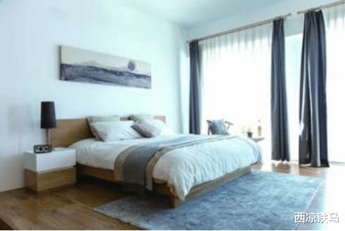 给大家的忠告：卧室床头要做到“5不摆”，是经验并非迷信