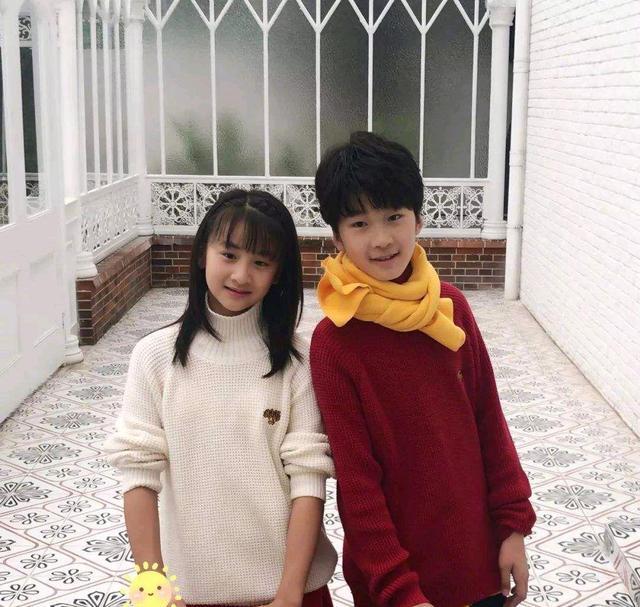 张亮|张亮14岁儿子天天早恋，女友身材惹人羡慕，网友：这发育比我都好