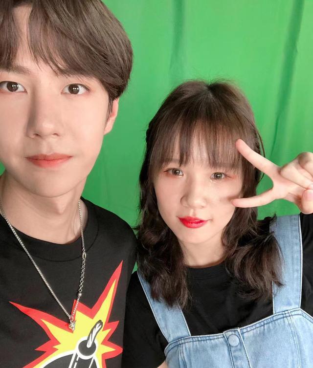 王一博|网红和人气男星合影，肖战、王一博板正，邓伦、李易峰有趣