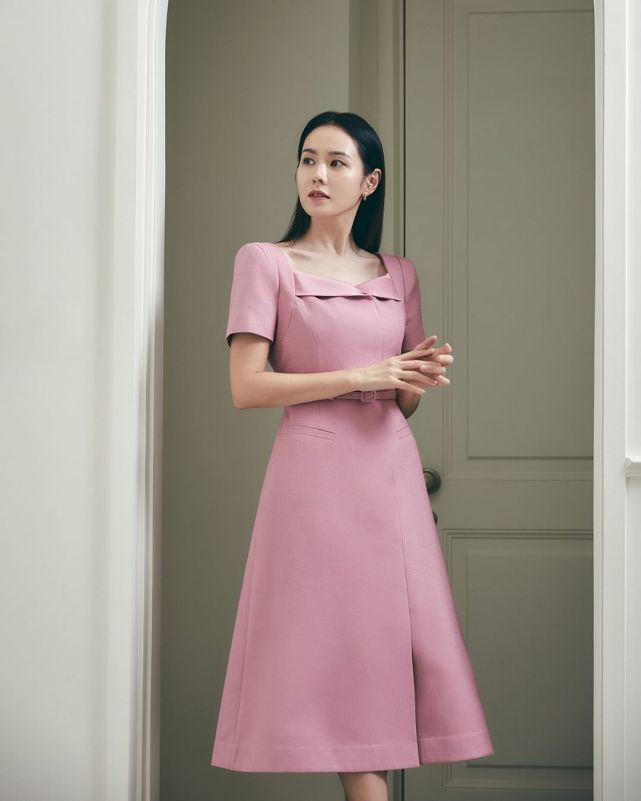 穿衣搭配|准新娘孙艺珍时尚大片太绝美！穿西装裙变身霸气女总裁，状态佳