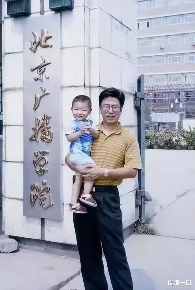 清扬|央视名嘴白岩松的儿子白清扬，放养出来的学霸，现成国外当红主播