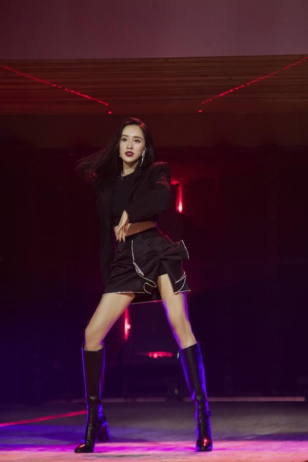 春晚|《乘风破浪的姐姐》：三个女人一台戏，那三十个女人呢？