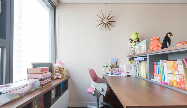 次卧改成家用图书馆，180大平层一家人住绰绰有余，大户型舒服！