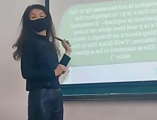 穿衣搭配|女老师被称“时尚达人”，每天不重样，教英语的果然是“时髦精”