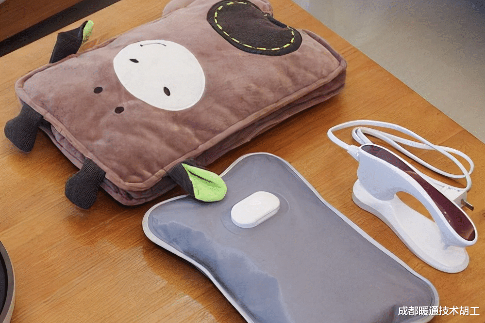 在冬季使用取暖“小神器”时,一定要注意使用安全哦。