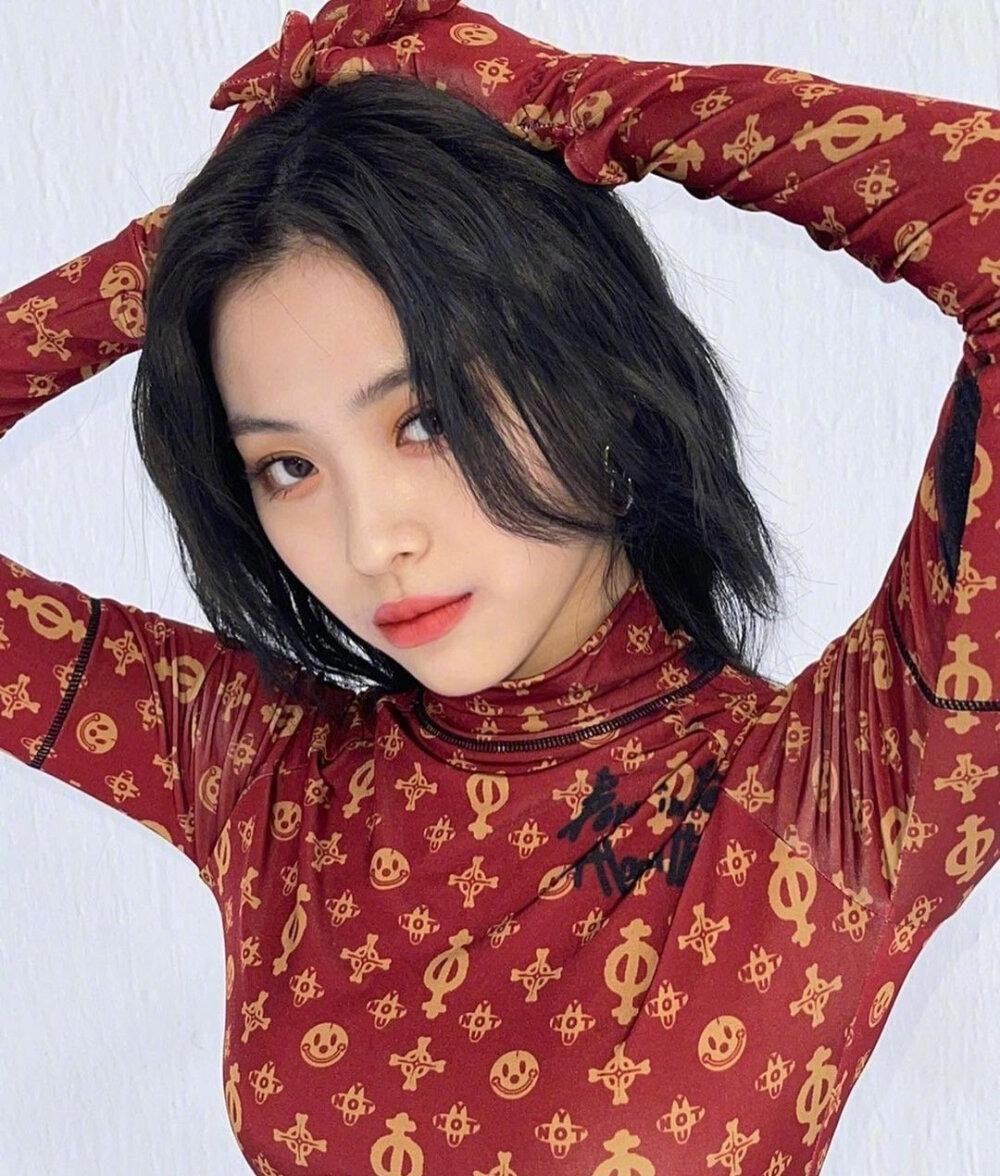 申留真|ITZY申留真直播谈JOY恋情，黄礼志脸色大变，粉丝称怕被说不要谈