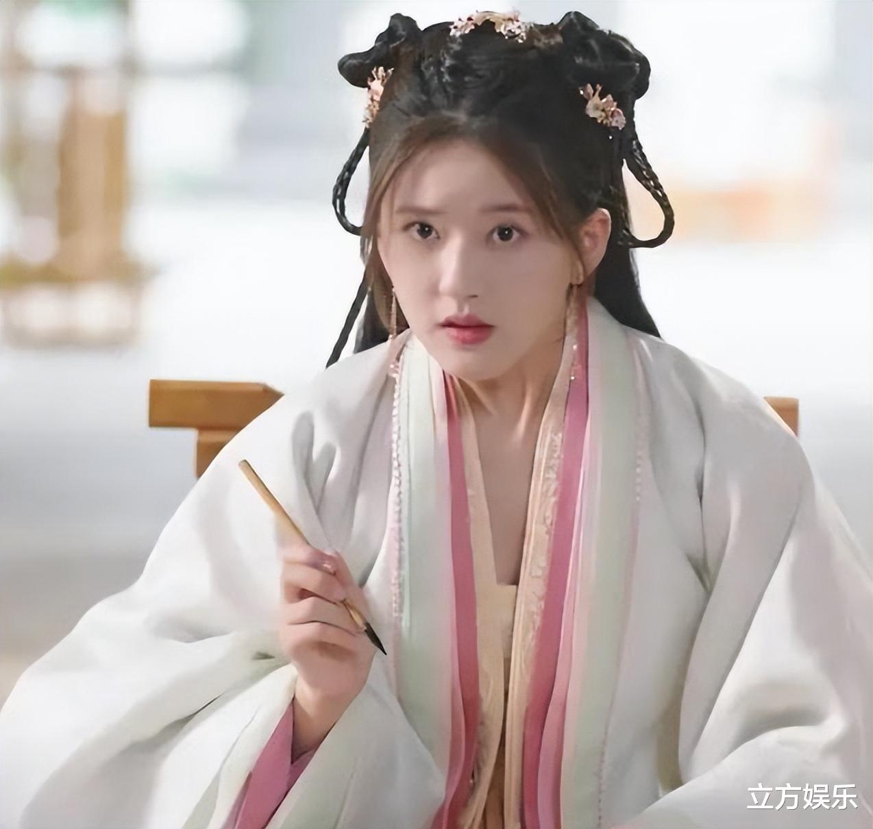 |18线女演员自爆片酬,一个月2万块还不如上班,已许久未接到戏!