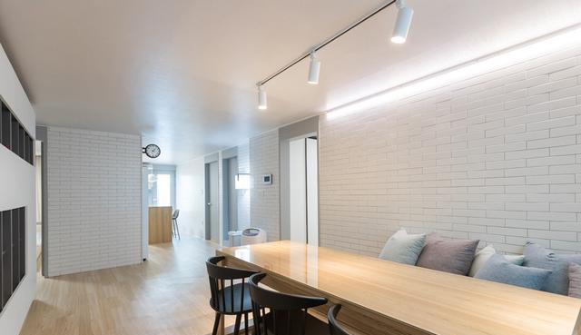 90三居室,“去客厅化”放张长桌,又能做餐厅,真的比之前实用