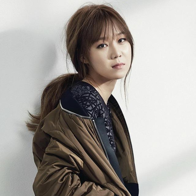 穿衣搭配|随性舒适的职场风搭配,独特显气质又时尚,快来跟孔孝真学习吧