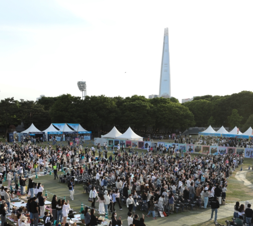 首尔|时隔两年的\群唱盛宴\再次在首尔露天演出