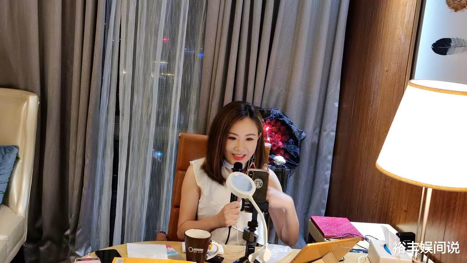 陈雅伦|知名艺人陈雅伦疑遭遇“咸猪手”，内地商演打扮性感，场面险失控