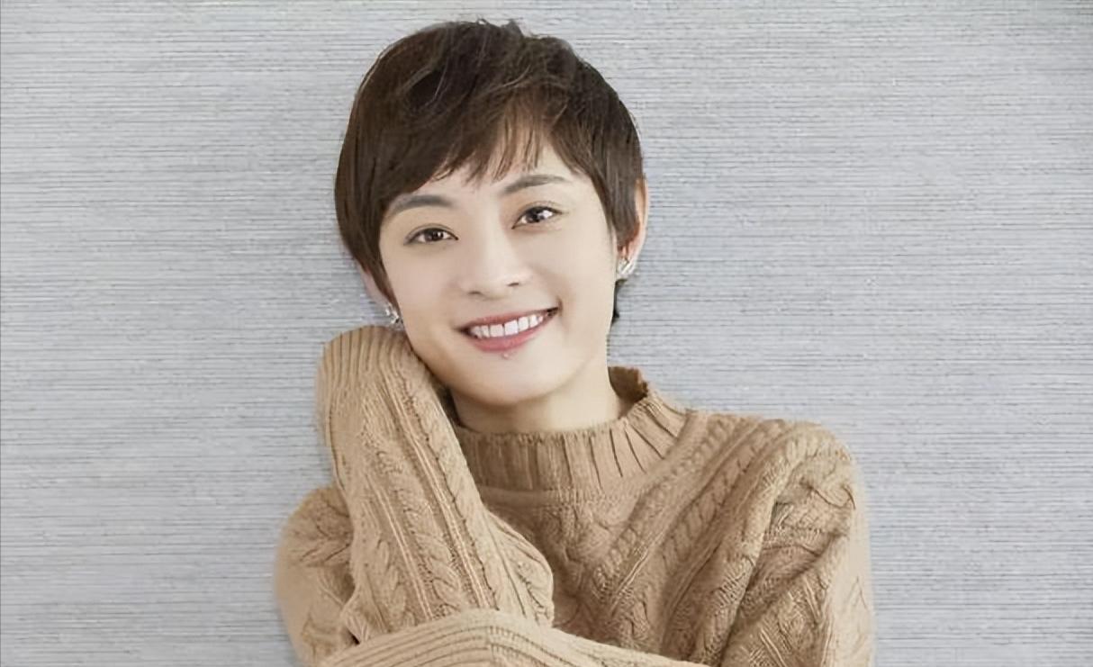 孙俪|孙俪逛超市带4保镖,弯腰驼背膝盖弯曲,网友:娘娘站姿骨盆前倾