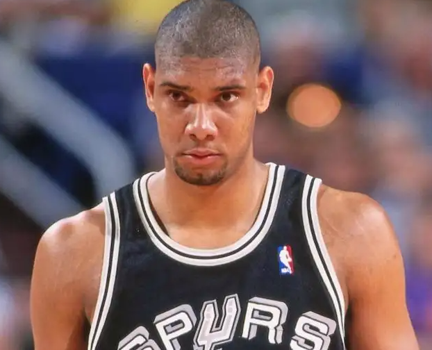 蒂姆·邓肯|他在大一就可以选择进入NBA，而且成为选秀状元。