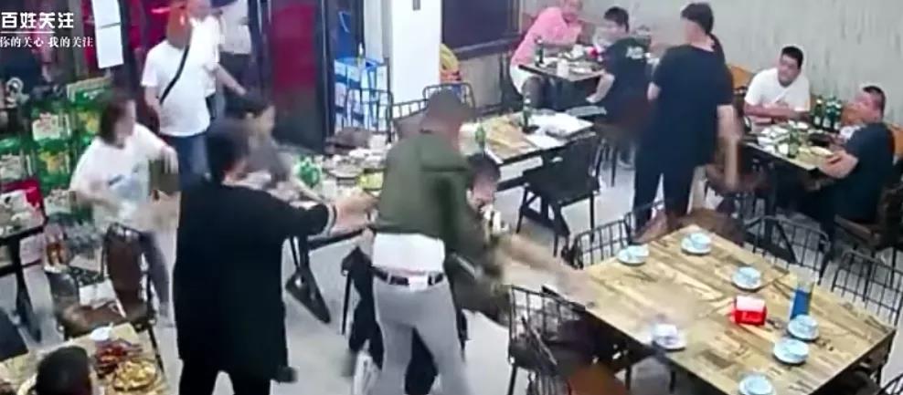 成龙|成龙呼吁大家向暴力说不，遭大V猛怼：胡扯！趁早溜之大吉