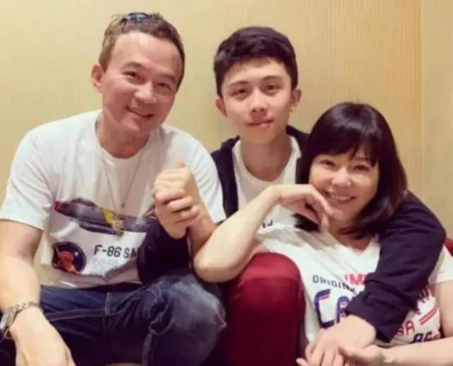 沙丘2|霸道一姐狄莺：“奇葩、荒诞”的一家人