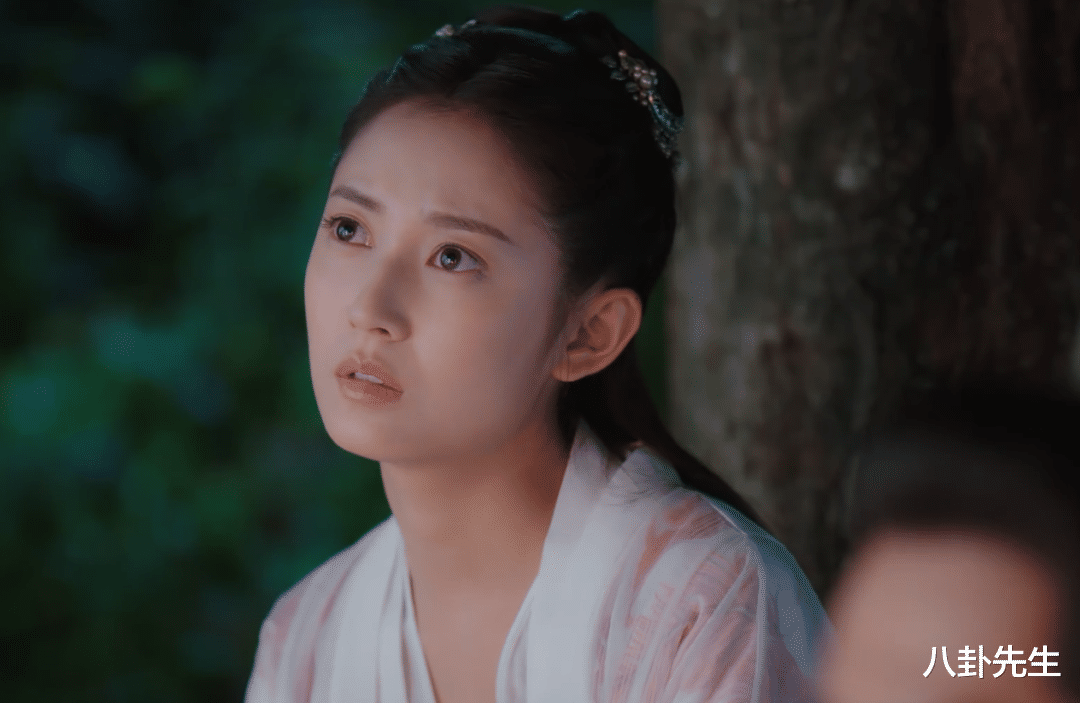 高马尾 男演员的浓妆让人出戏：有人脸比脖子白，有人画红唇演侠客