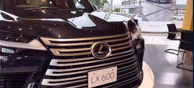 23款LX600,预售200万,3.5T+10AT的搭配碾压路虎