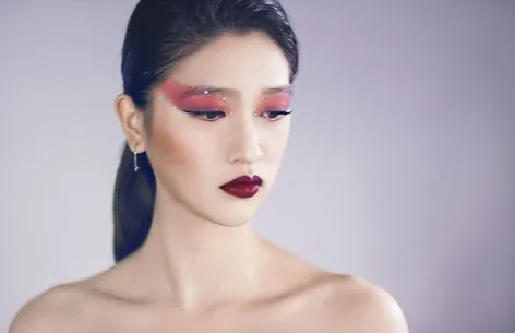 口红 彩妆方法很重要