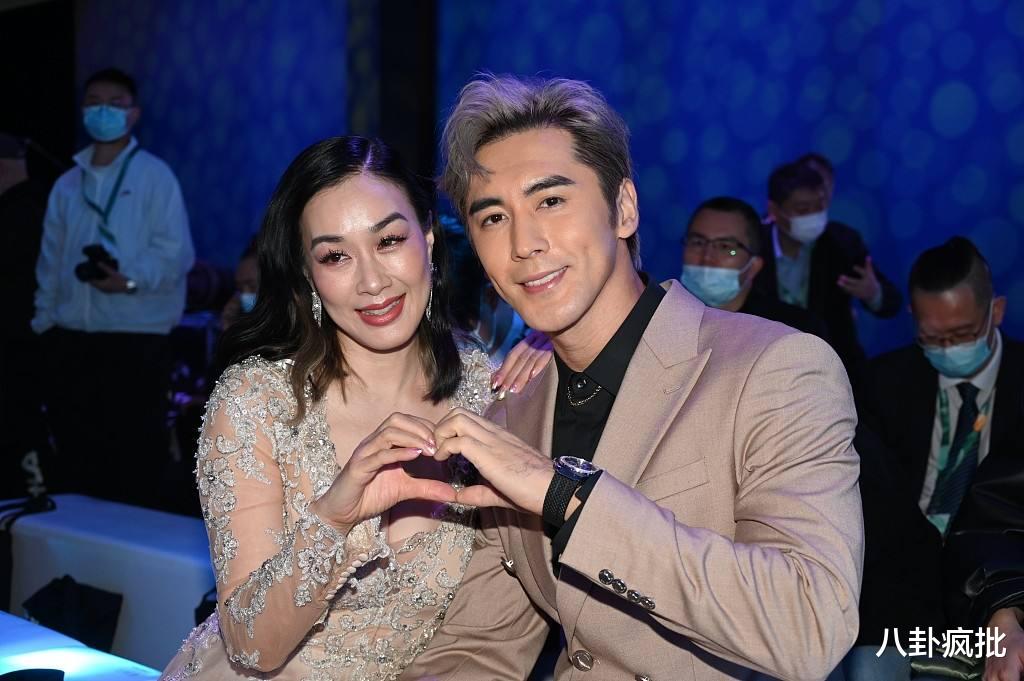 童星|歌后爱玩耍？刘浩存追四字？童星小花同意复合？王心凌被渣怕了？钟丽缇婚变？