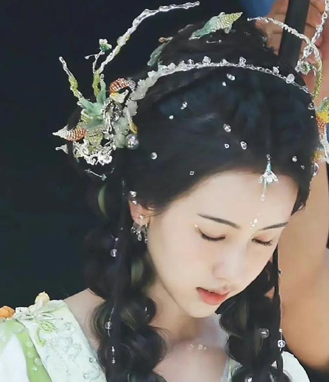 狐妖小红娘|《狐妖小红娘》胡连馨涂山容容造型：没有齐刘海，没有眯眯眼！