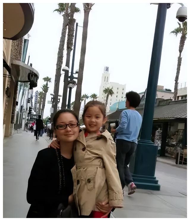 上官婧|连奕名：与陈佳妍离婚后，火速再婚杨若兮，今前妻红了，他糊了