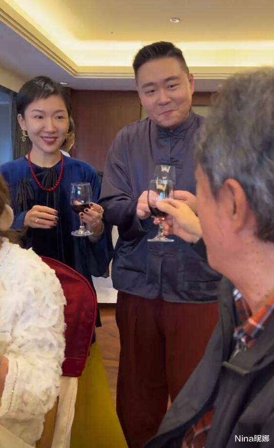 美甲 郝劭文回台大办婚宴!穿唐装有魅力,二婚老婆短发眼神犀利不单纯