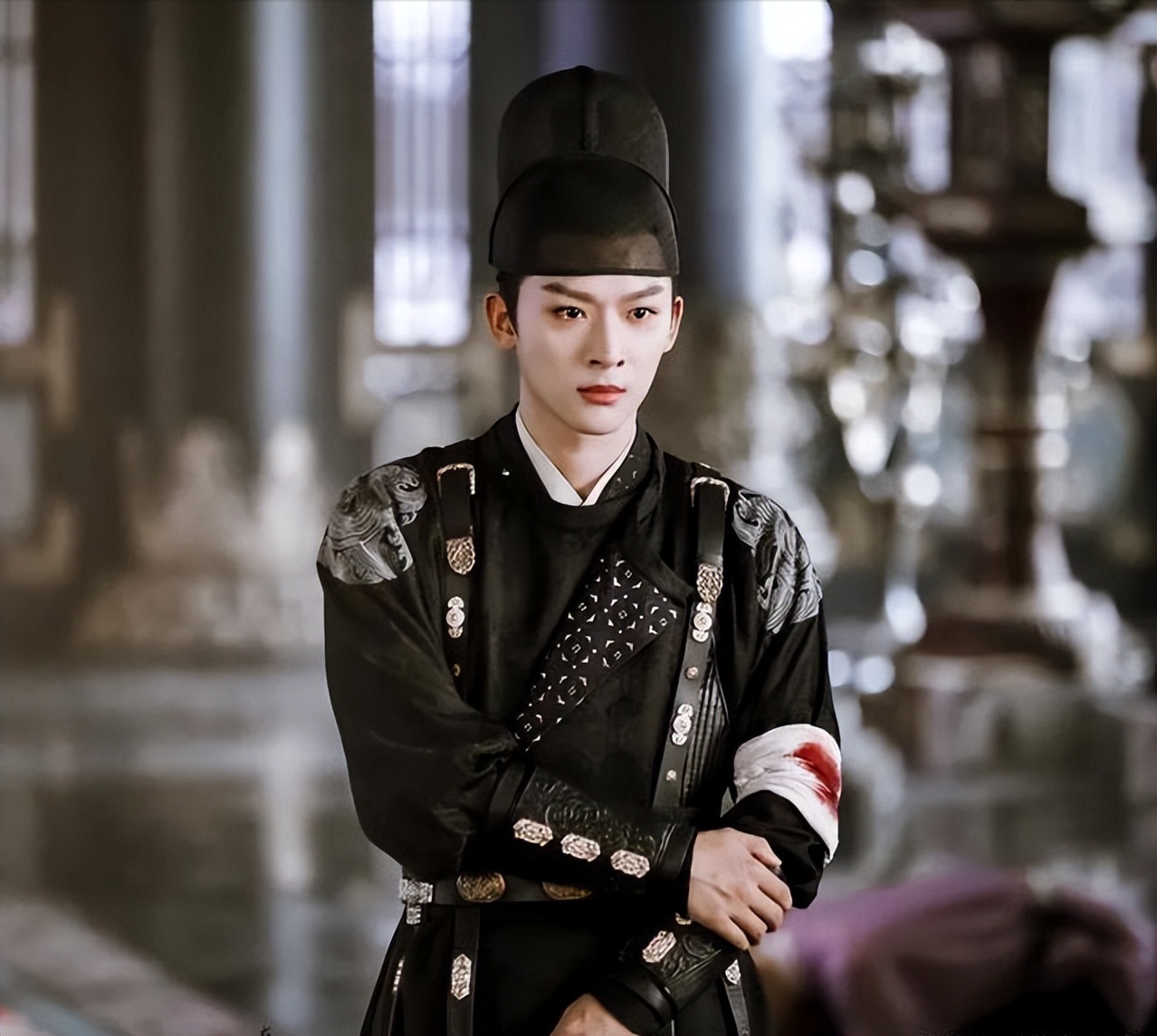 杨紫|《长相思》开机，合照现场成“身高重灾区”？男演员还没杨紫腿长