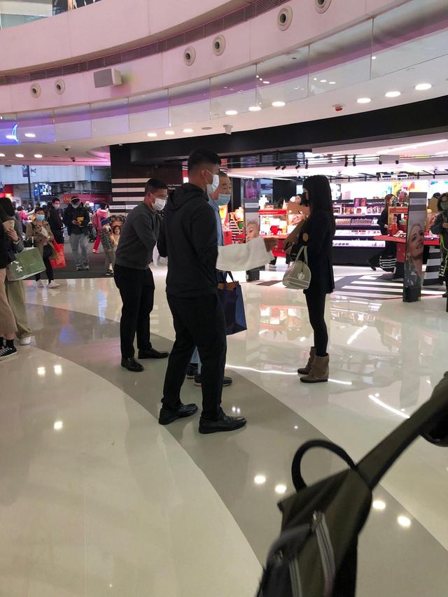 李嘉欣|刘銮雄开记者会抹黑旧情人，李嘉欣隔空应战：某人该去做绝育手术