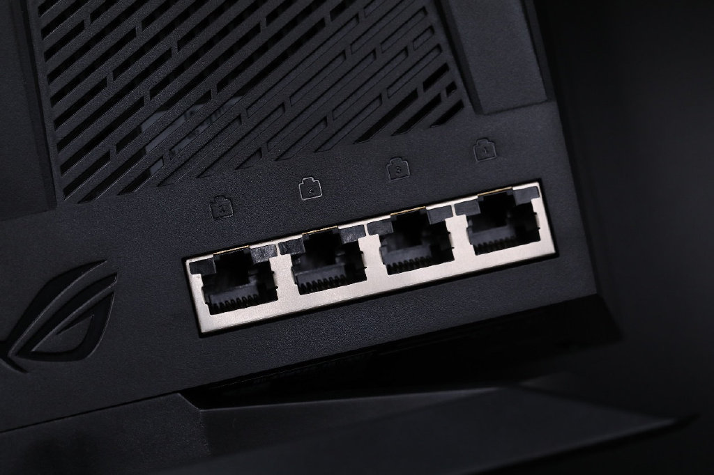 华硕|【推荐】华硕PN51迷你主机和电竞路由，哪个更值得买？