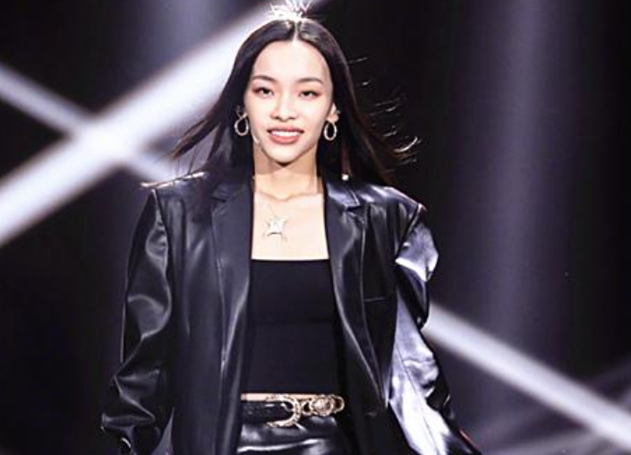 刘柏辛|刘柏辛走红毯造型奇特,但这腰围真的慕了,姐姐怎么保持的身材?