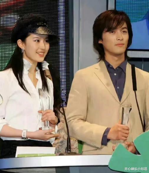 胡歌|胡歌刘亦菲早期同框照被曝光，一个青涩一个稚嫩，瞬间梦回仙剑啦