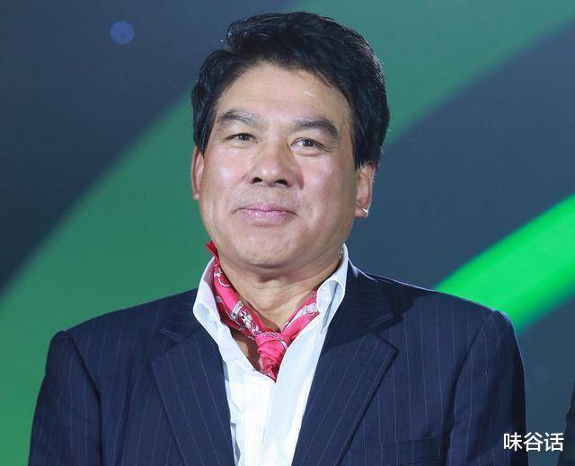 朱时茂和于文华老友相聚，男方身材壮硕太潇洒，女方化浓妆仍貌美