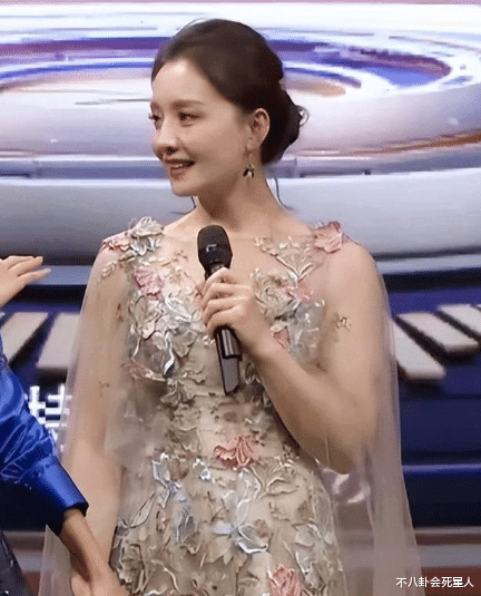 央视|央视照妖镜又来了！怪异、浮肿、瘦成骷髅，女星们终究还是没扛住