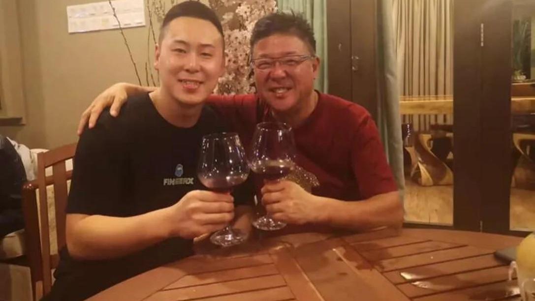 64岁姜育恒定居马六甲，家中豪宅宴客，大宅装饰豪华