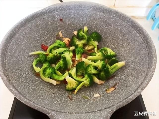 “肝脏”喜欢的5种菜，建议中老年人隔天吃，养护肝脏，身体强健