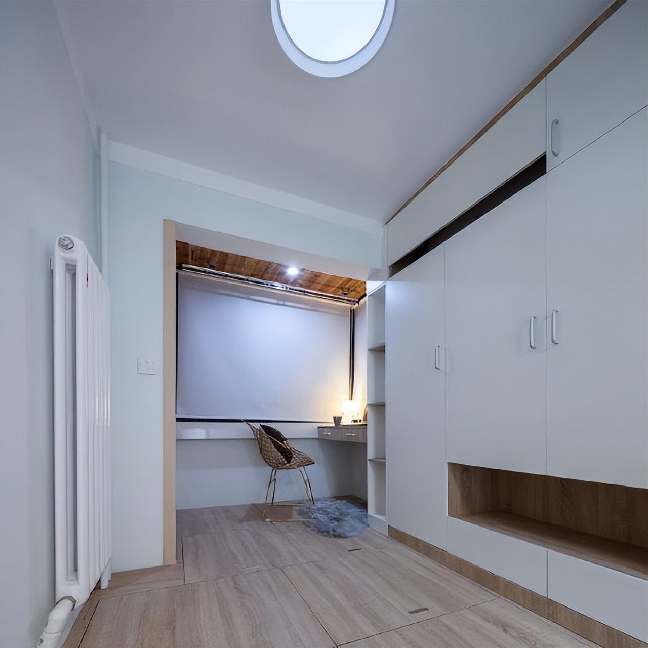 参观表哥的45㎡单身公寓,过道当卧室,储物柜当床,你见过不