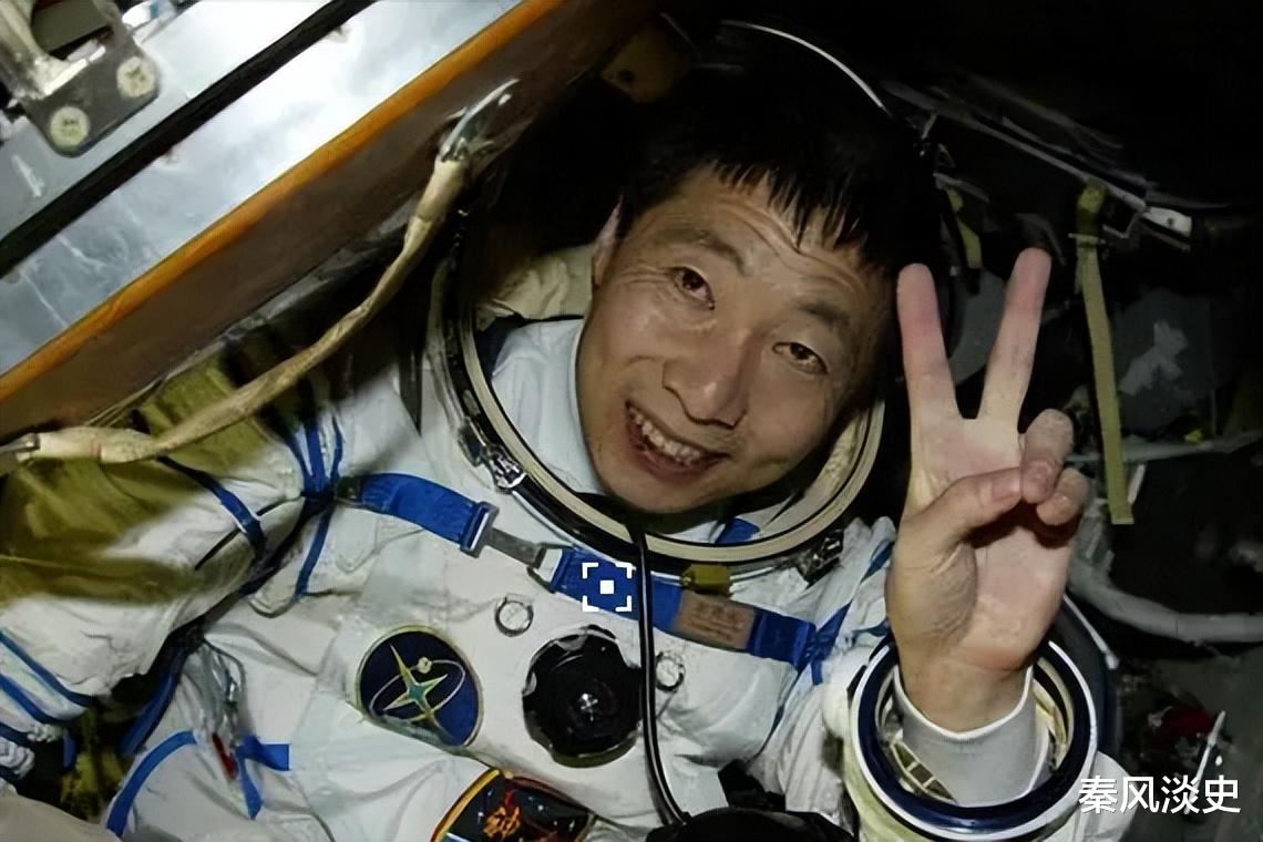 2003年神州五号进入太空后,杨利伟听到敲门声,后来才知其原因