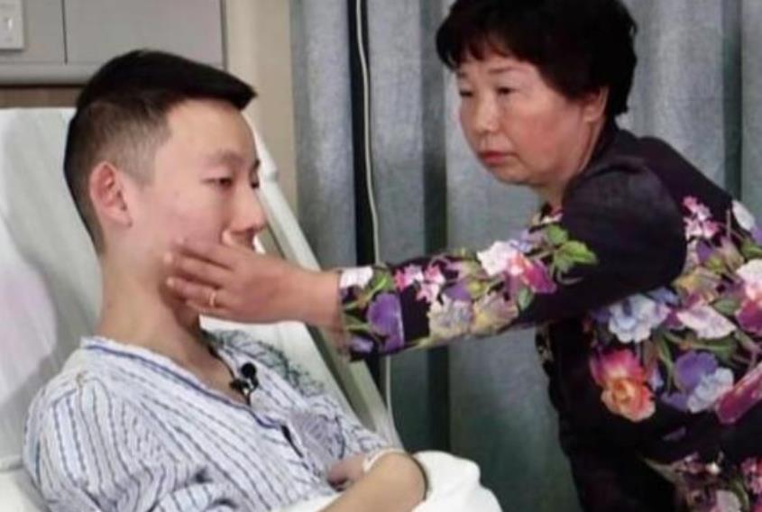 |许家妮妮处境尴尬!杜粉劝妮妮退出28事件,直言28事件水太深