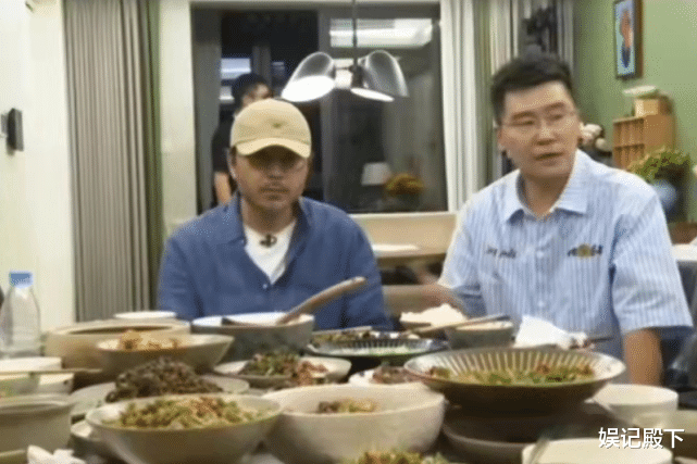 明星素颜|汪涵私下生活太惬意,打扮随性接地气,现身酒局受追捧似土皇帝!