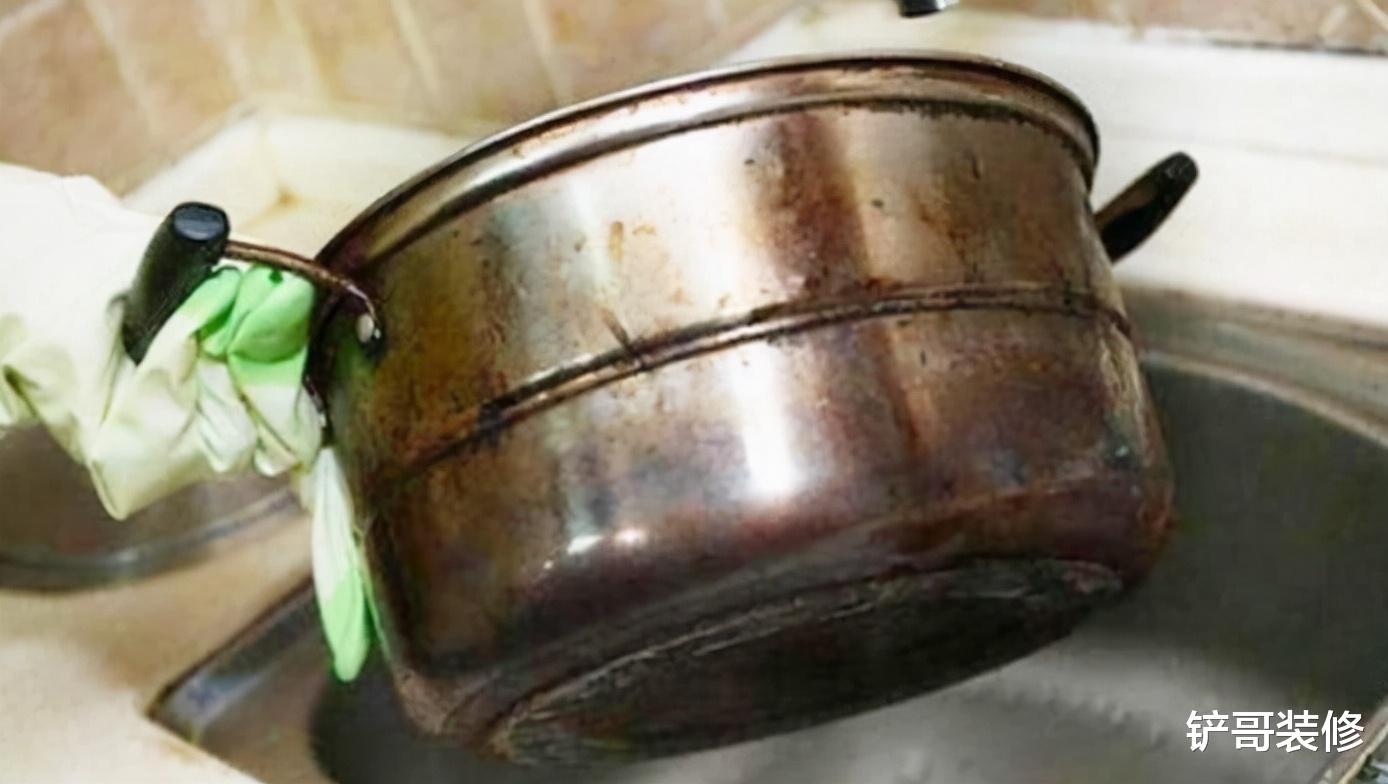“网红锅具”发黄洗不掉?别着急扔,教你正确做法,干净不留痕迹