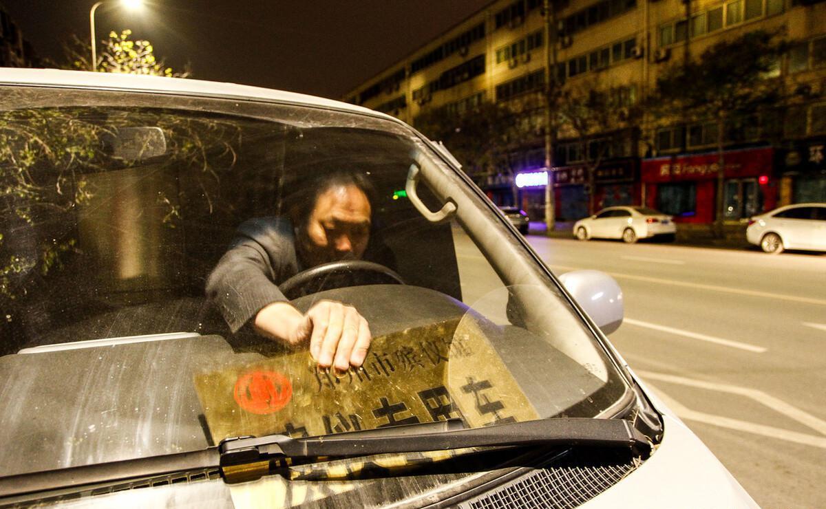 化工业|殡仪馆招保安、驾驶员、火化工，需要排夜班，看看报名条件难吗？