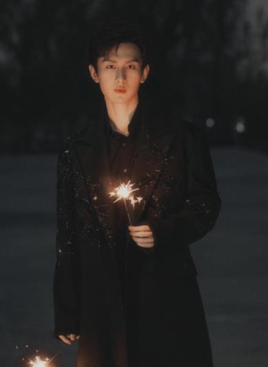 成毅|网传成毅新剧即将合作公司一姐，网友：这对姐弟恋根本不搭啊！