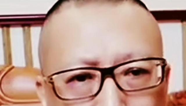 |相声演员汪洋谈及行内乱象,表示:“必须得踩着别人的肩膀”