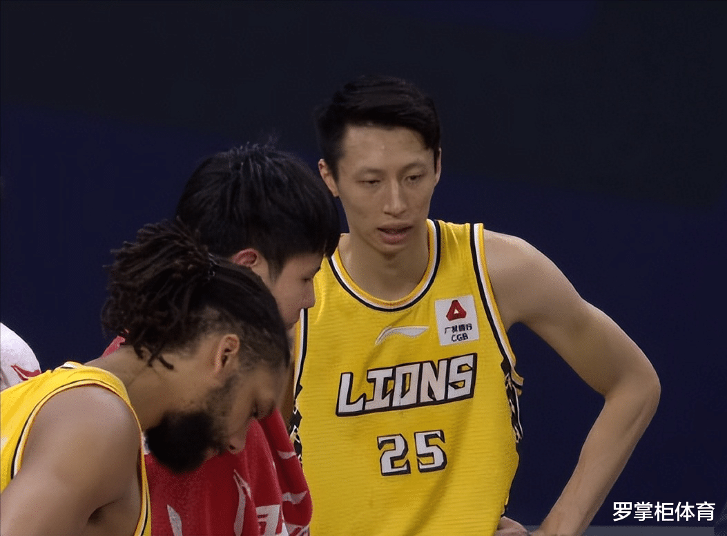 上海男篮|赵岩昊疑似脑震荡！上海男篮球品遭质疑，连废两人，辽宁男篮笑了