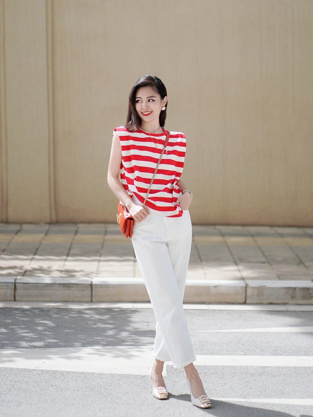 最近火了一种穿法,叫“短袖+牛仔裤”,高级时髦,少女感爆棚!