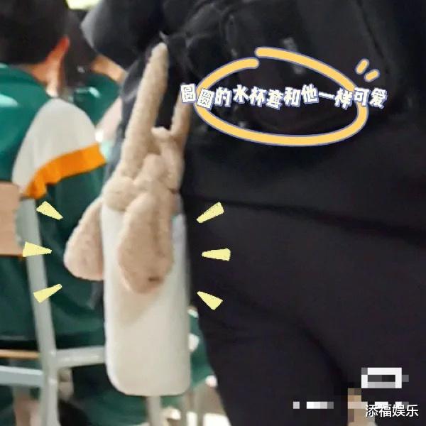 王源|王源的少女风水杯，被工作人员还有妈妈操控的取向，但还是刚哥