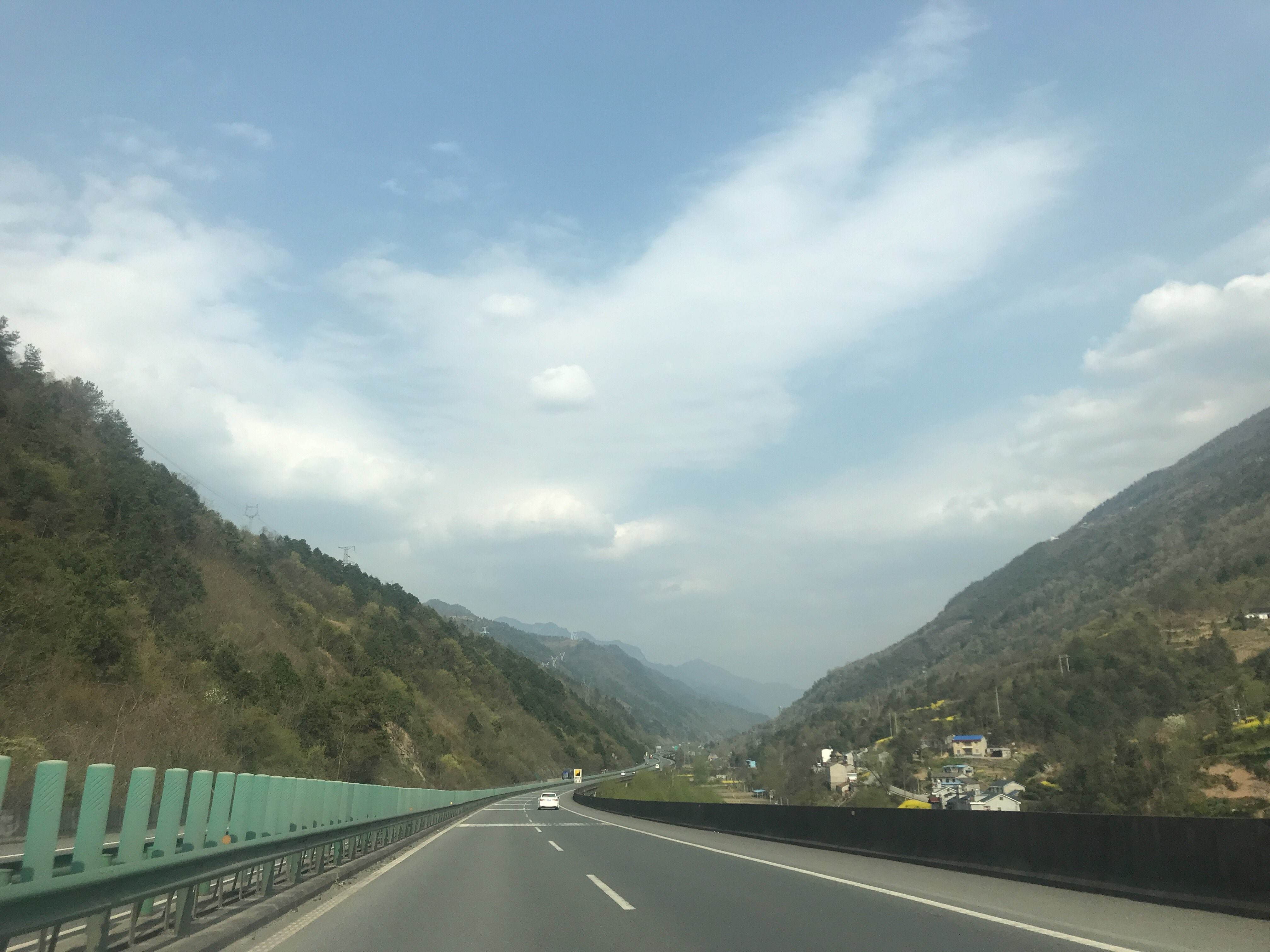 旅行|自驾长途旅行，怎样才能找到合适的异性结伴而行？你有过这样的经历吗？